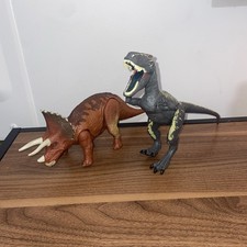 Mattel Jurassic World Roarivores Allosaurus Works Triceratops Doesn t Work