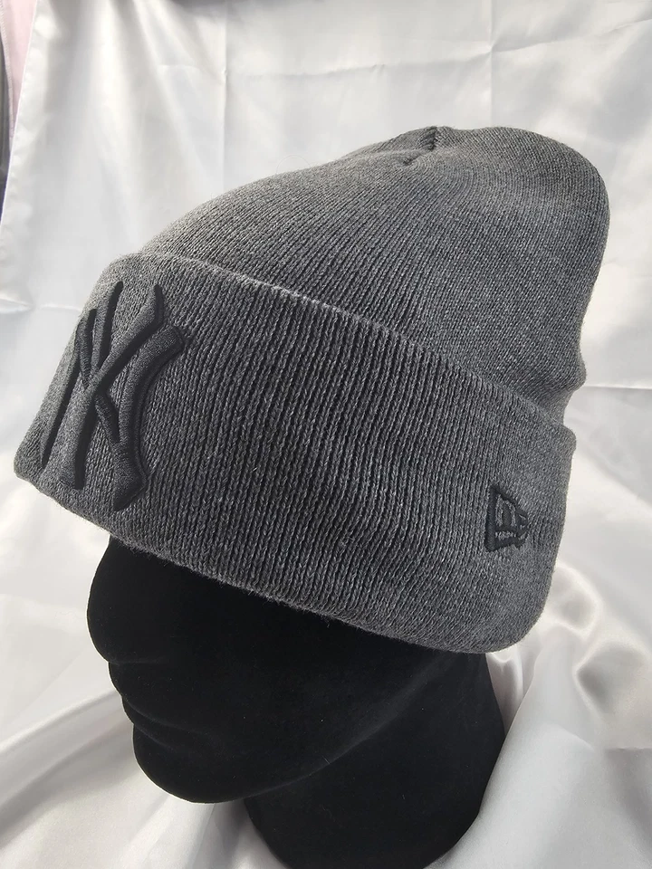 New Era NewYork Yankee Grey Beanie, Black Embroidered  OSFA [Brand-New+Label] - Image 4 of 4