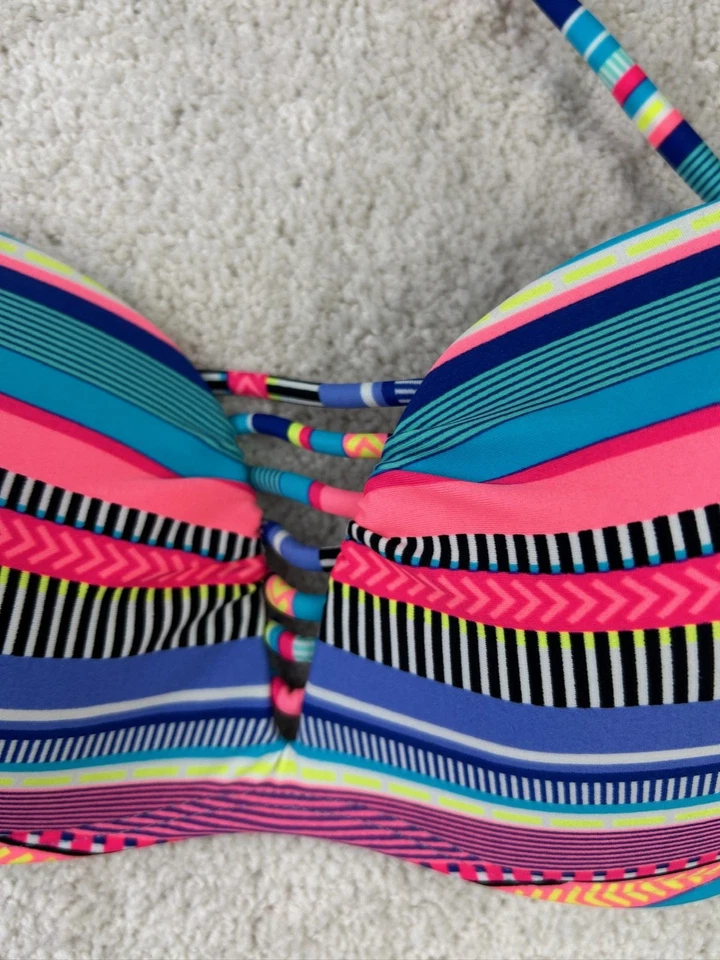 Top de bikini No Boundaries para mujer grande multicolor halter acolchado traje de baño con tiras Foto 2 de 4