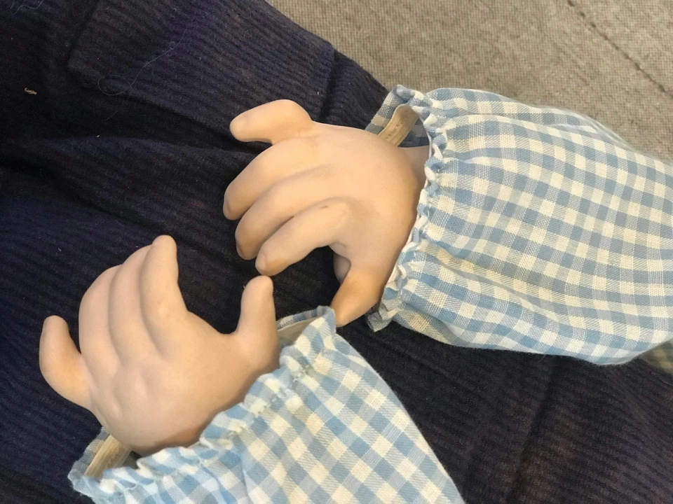 Muñeca de porcelana artesanal vintage Alresford A22 JR Inglaterra • Etiqueta central de diseño años 80 Foto 2 de 4