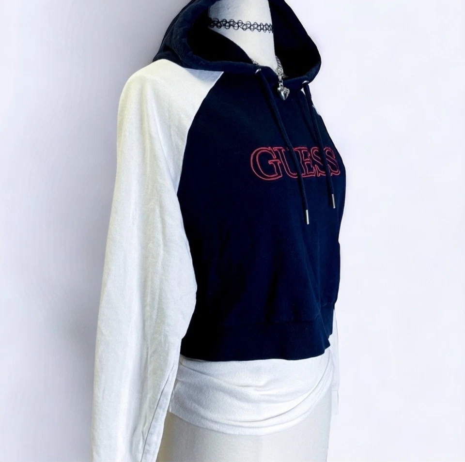 Винтажная толстовка с капюшоном Guess Crop темно-белая маленькая Millennial Baddie Streetwear  - Изображение 4 из 4