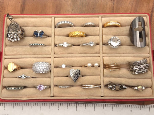 Vintage-Now Costume Fashion Jewelry Rings 25 Piece Mix Tone Crafters Ring Lot #2