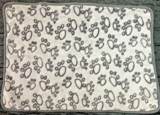 Luciphia Premium Dog Paw Blanket for Small Dog - Fleece, Plush Sherpa, Excellent