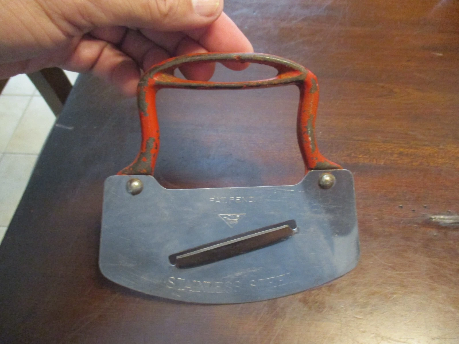 Vtg Acme metal Ula red metal handle stainless steel herb cutter chopper slicer
Opens in a new window