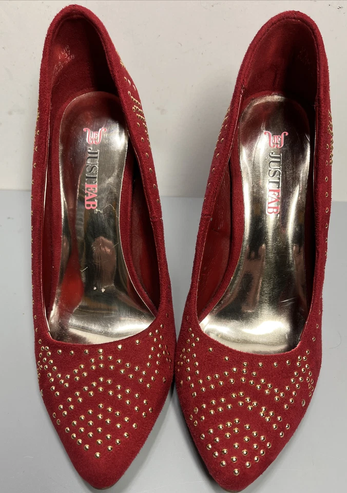 Zapatos de tacón de aguja de gamuza roja Just Fab talla 6,5 tonos dorados decoración usados en excelente estado Foto 3 de 4