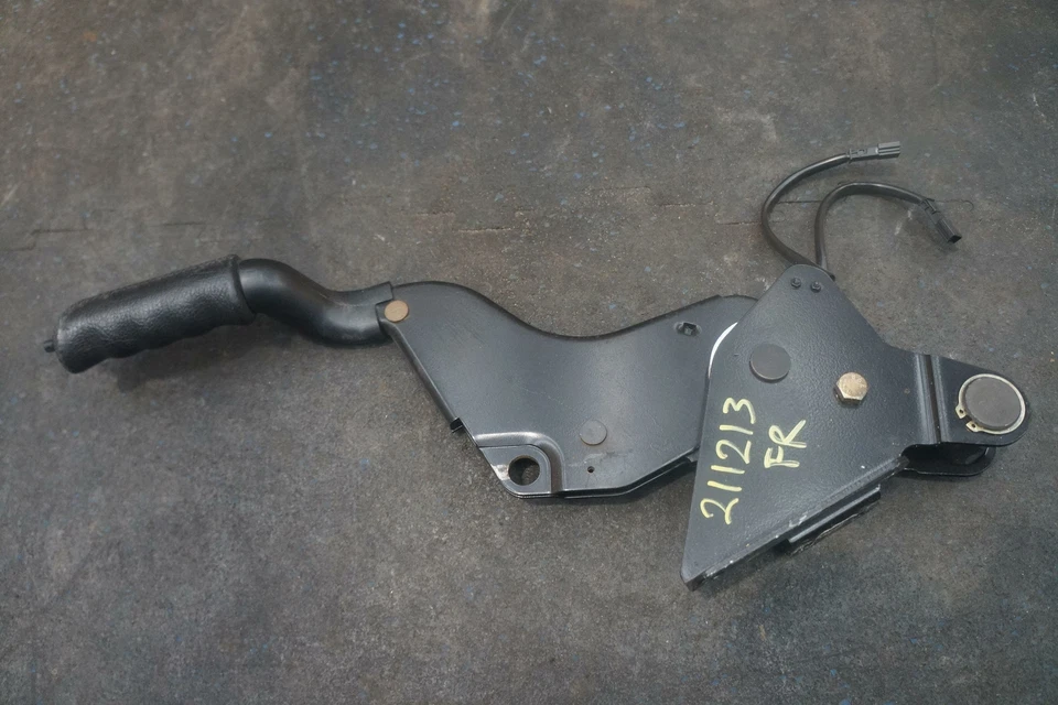 Ручной рычаг аварийного стояночного тормоза 4634200584 Mercedes G500 W463 2002-03 *Примечание* - Изображение 2 из 3