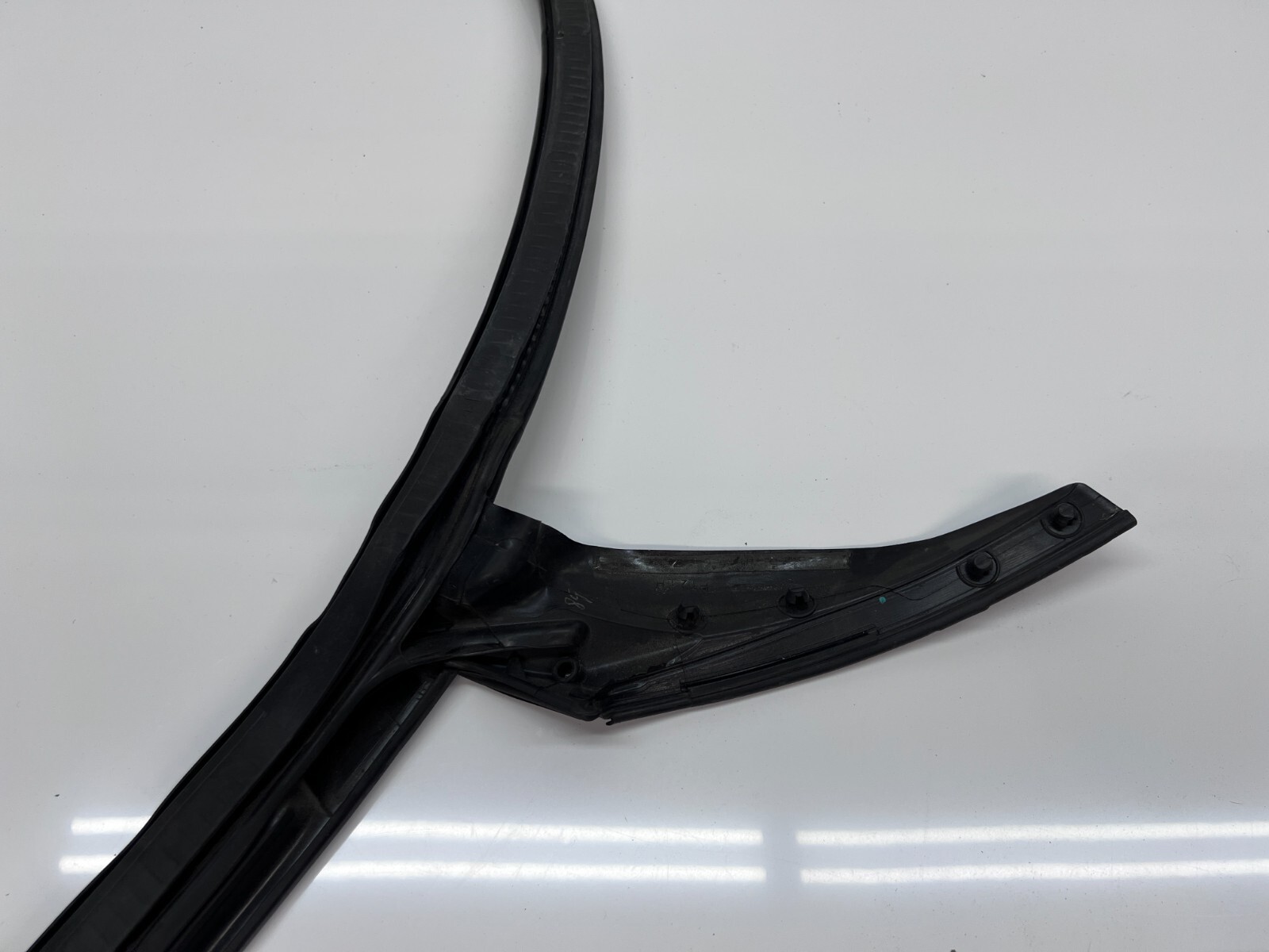 LAMBORGHINI HURACAN DRIVER LEFT LH DOOR RUBBER SEAL GASKET OEM 4T8831707D