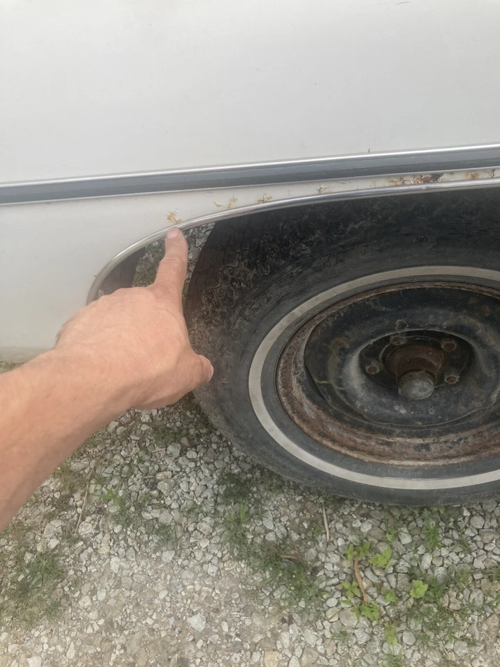 Pontiac Bonneville Catalina 1969 guardabarros LH (lado del conductor) Foto 2 de 3