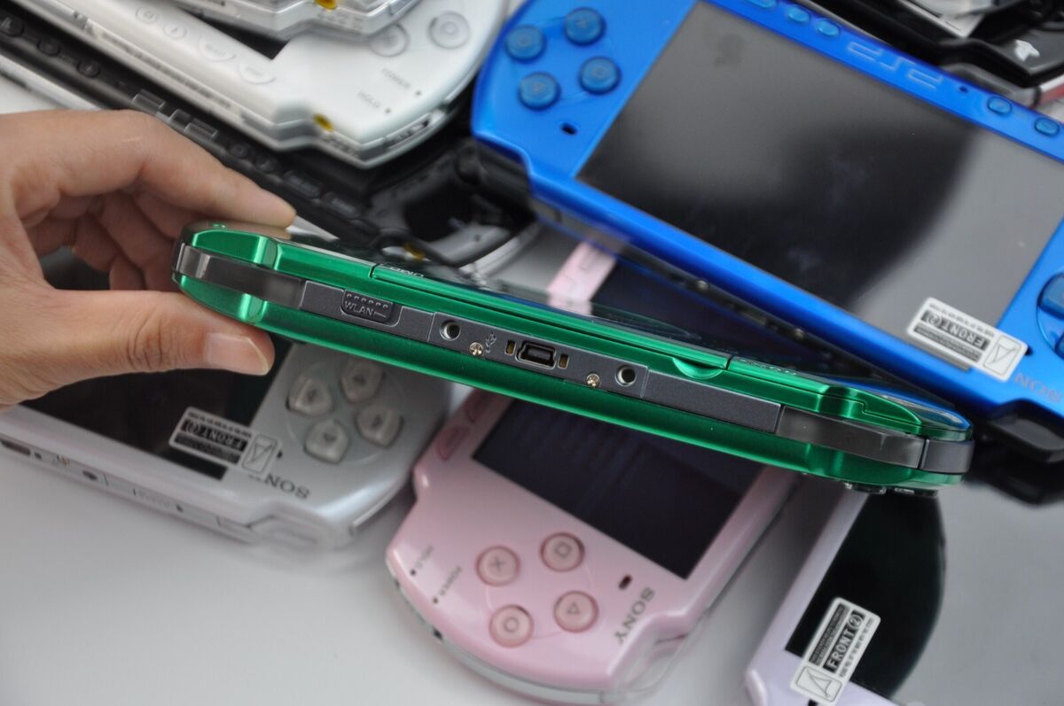 Sony PSP Playstation Portable PSP 3000 Console only Spirited Sony PSP Playstation Portable PSP 3000 Console only Spirited