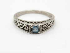 LADIES VINTAGE 925 STERLING SILVER SCROLL RING w BLUE TOPAZ .20kt - SIZE 7.75 