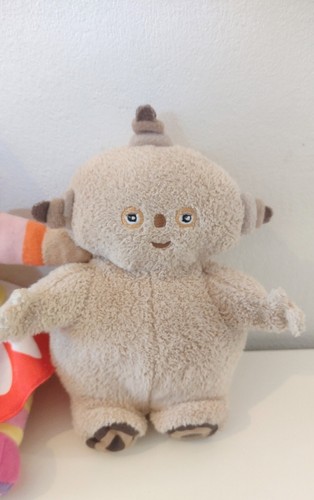 In The Night Garden Plush Bundle IgglePiggle, Upsy Daisy, Makka Pakka 8 Inch - Picture 4 of 8