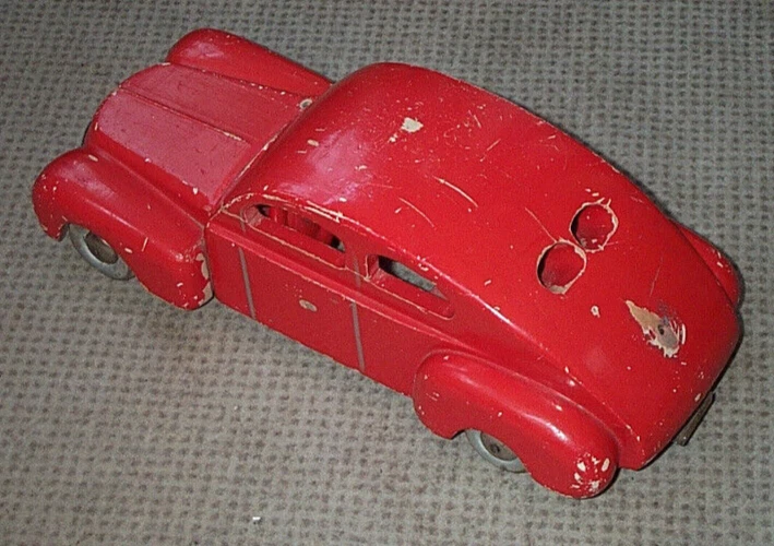 wonderful and megarare woodden VOLVO-toycar  PV444 1947 - red - scale 1:16 - Image 2 of 4