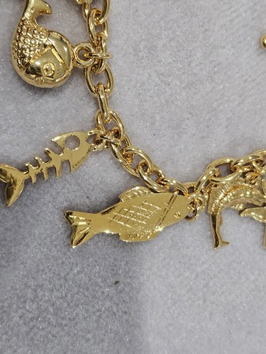 RARE VINTAGE TRIFARI TM DANGLING FISH CHARM BRACELET Never Worn 7 -3/8" - Picture 4 of 7