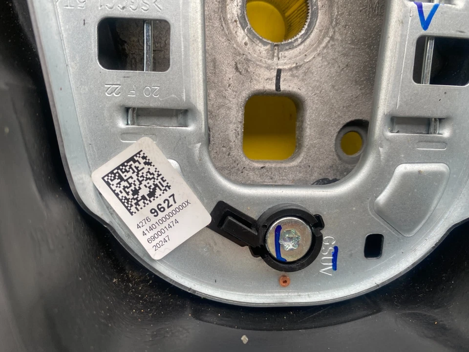 Volante conductor Chevrolet Trax 2017-2022 envuelto en negro OEM 42769627 Foto 4 de 4