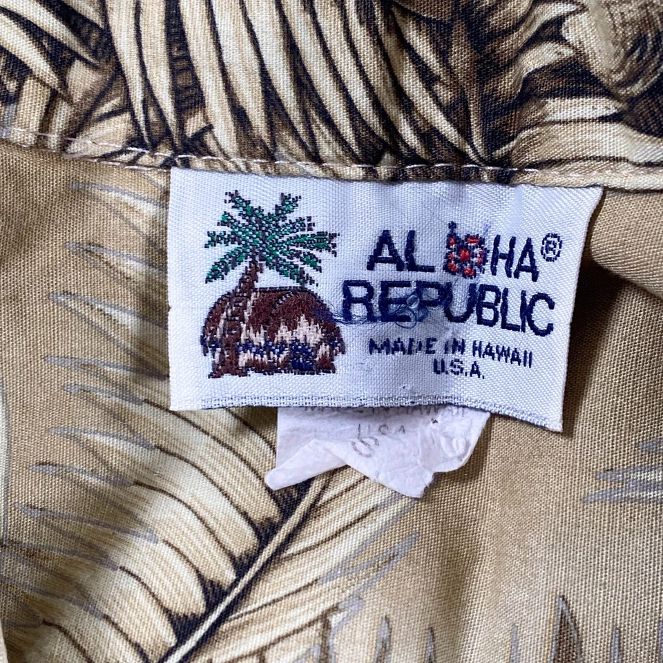 Camisa Aloha Republic Hawaiana Aloha Pequeña Árboles de Coco Floral Foto 4 de 4