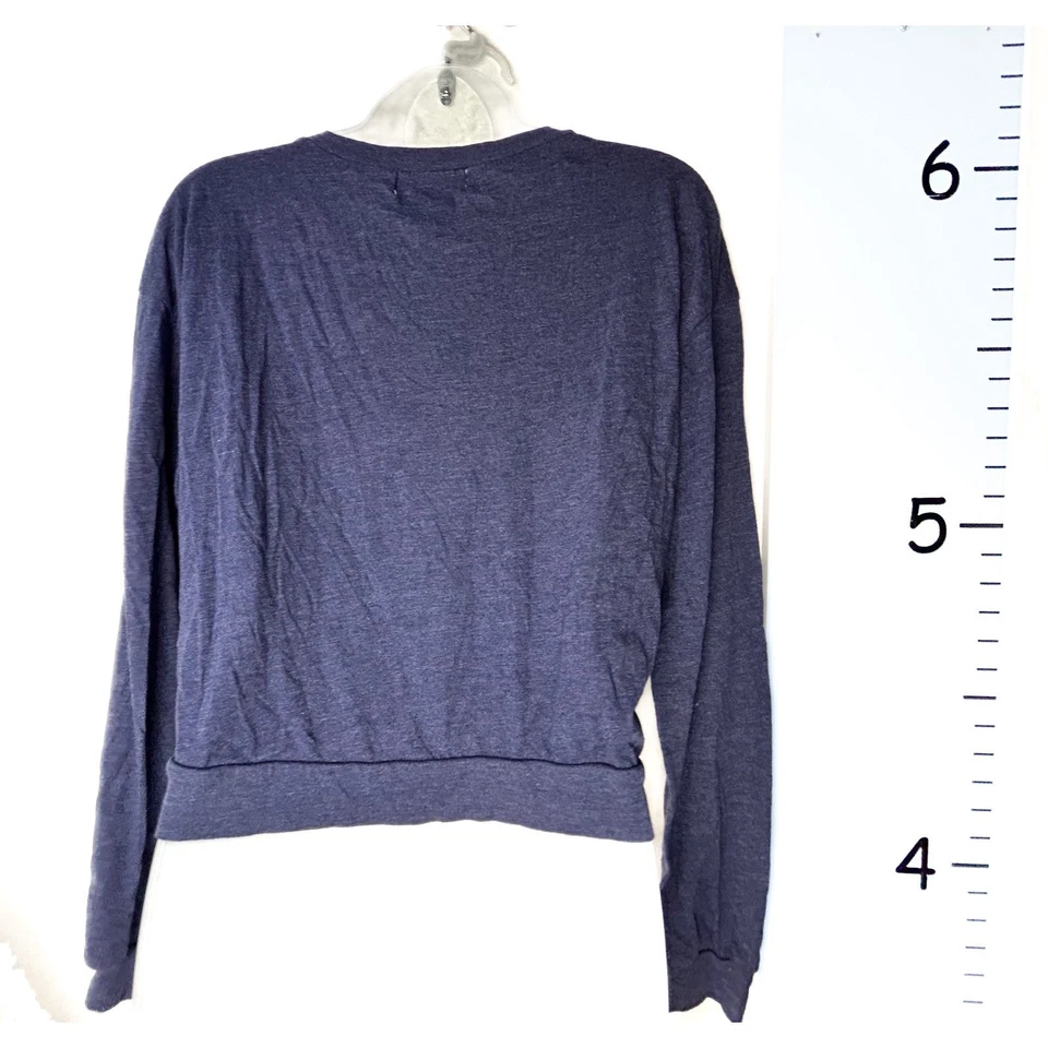 Camisa corta Pokemon azul oscuro con logotipo de Pikachu mediana Foto 2 de 4