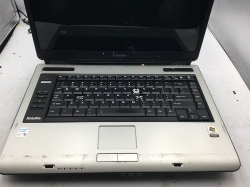 TOSHIBA SATELLITE A105-S4284 - FOR PARTS - INTEL CENTRINO - 1GB RAM - READ - BB! - Picture 3 of 7