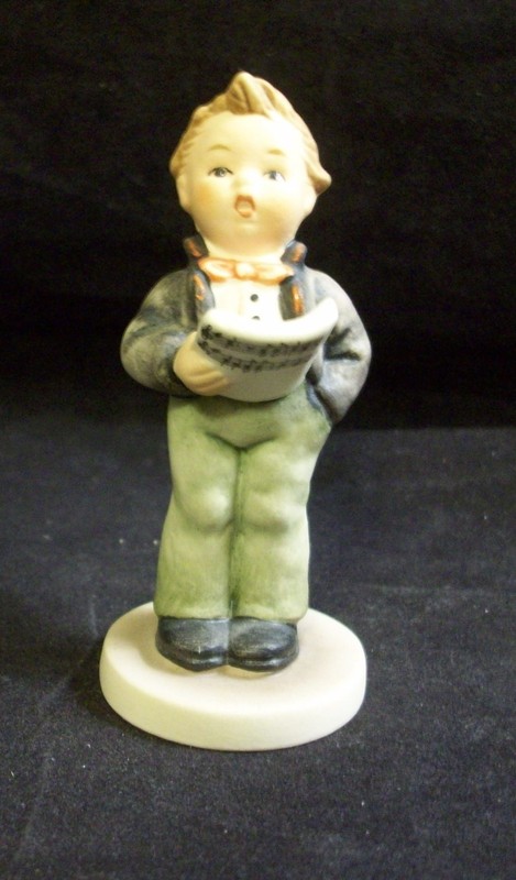 Vintage 1985 Goebel Hummel Figurine "Soloist" #135 4/0 TMK 6  w/Box