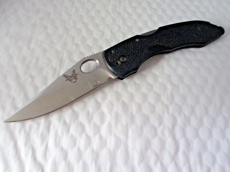Vintage Benchmade Pika 10400 Oval Thumb Hole w/Beltclip Retired 440c Blade Z0134