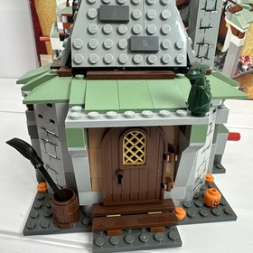 LEGO 4738 Harry Potter Hagrid&rsquo;s Hut W/Original Box, Minifigs, & Manual Read