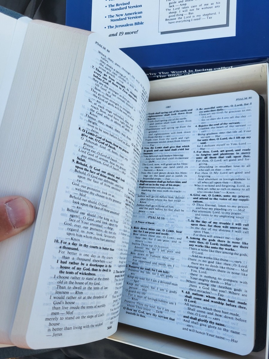 洋書 The Bible from 26 Translations Word : The Bible from 26 Translations by Curtis Vaughan