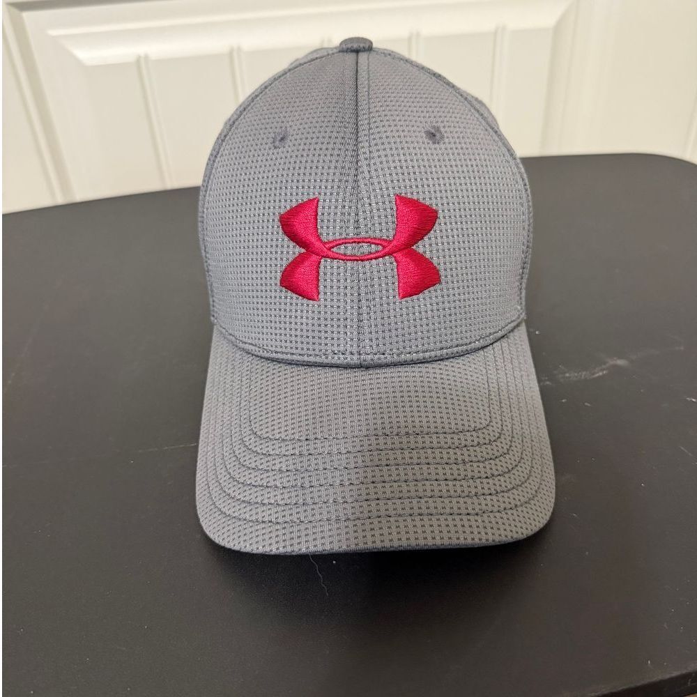 Under Armour L/XL  Mesh Golf Cap Gray with Red Logo Athletic Sports Hat