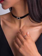 Collana girocollo Choker con cuore brillantini nero fascia colore argento