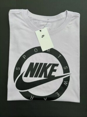 【Nike】NSW Swoosh ロゴ プリント クルーネック Tシャツ ♪ Nike】NSW Swoosh ロゴ プリント クルーネック Tシャツ ♪