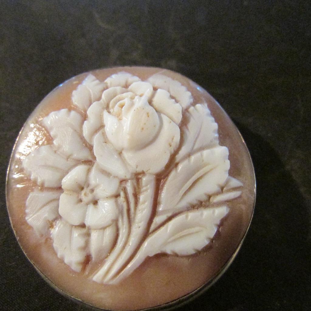 Beautiful Vintage Quality Solid Silver Floral Ros… - image 1