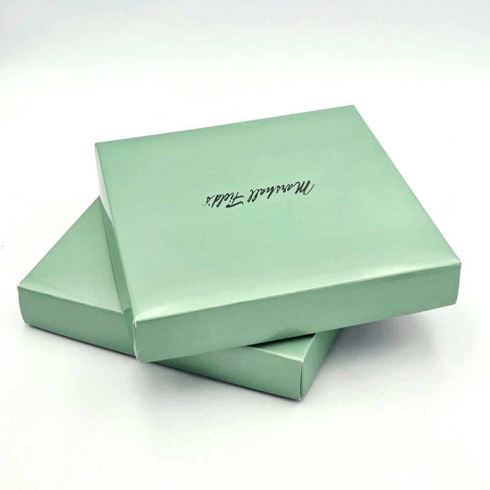 Juego de collares Two Marshall Fields cajas de joyería 7,5" cuadrado x 1,5" verde y negro Foto 3 de 4