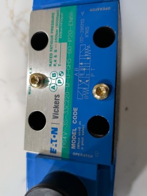 Vickers DG4V-3S-33C-M-U-G-60 Solenoid Valve JLG 8902288 Lift 12VDC 39W 02-123938