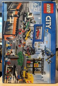 LEGO City 60097 City Square  New Sealed, Damaged box, 1683 Pieces,