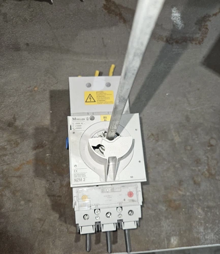 EATON NZM 2 Disconnect CIRCUIT BREAKER E31593