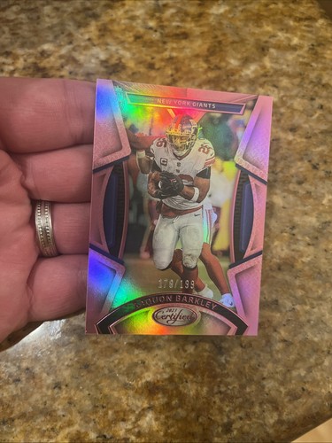 SAQUON BARKLEY🔥🏈COME NUOVO /199 ROSA PARALLELO📈2021 PANINI CERTIFICATO #81 2000 YARD! - Foto 13 di 16