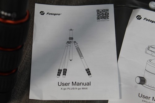 Perfect FotoPro X-Go Max Carbon Fiber Tripod Built-In Monopod FPH-62Q Ball Head - Picture 12 of 14