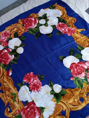 本日最終価格　シャネルスカーフ Vint Chanel Floral silk scarf 37x37 Royal Blue Wht Red Gold