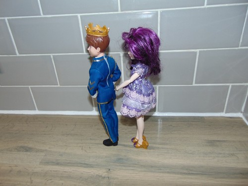 Nachkommen Ben und Mal Set Konvolut Puppe Puppen Figuren inkl Krone und Schuhe - Bild 13 von 17
