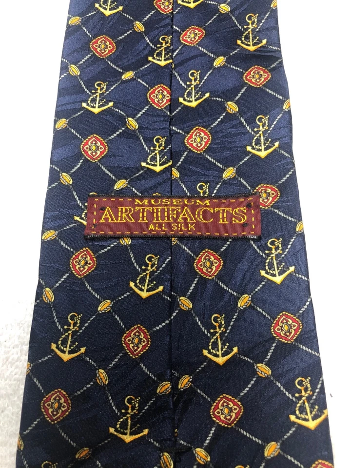 ARTEFACTOS MUSEO CORBATA HOMBRE AZUL MARINO CON ANCLAS DORADAS Y ROJO 4 X 59 NUEVO SIN ETIQUETAS Foto 4 de 4