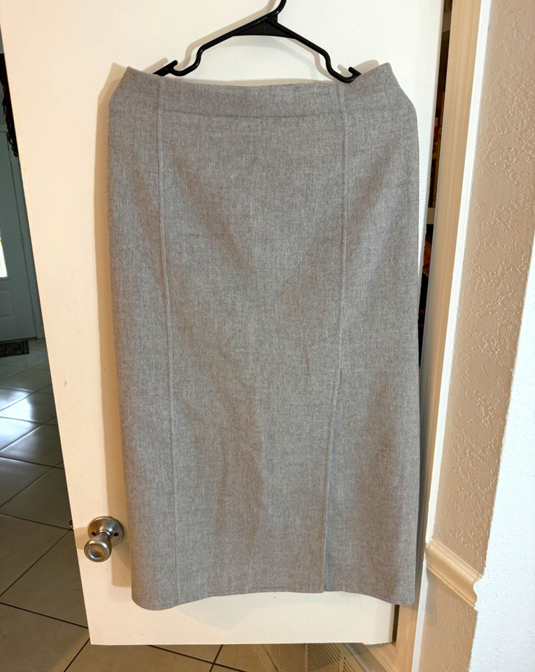 BR Gray Wool Blend Knit Pencil Skirt Size 6 Lined Slit Zip Closure