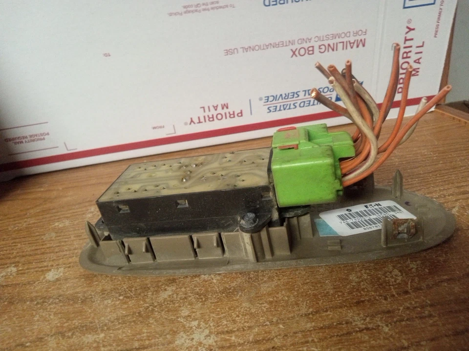 2001-2003 Caravan Voyager T&C driver com interruptor mestre de janela de ventilação de energia fabricante de equipamento original - Imagem 2 de 3