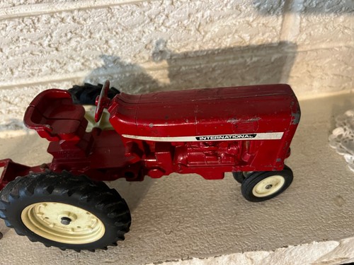 Vintage International IH Tractor, Disc Plow, manure spreader, Farm trailer - Picture 6 of 15