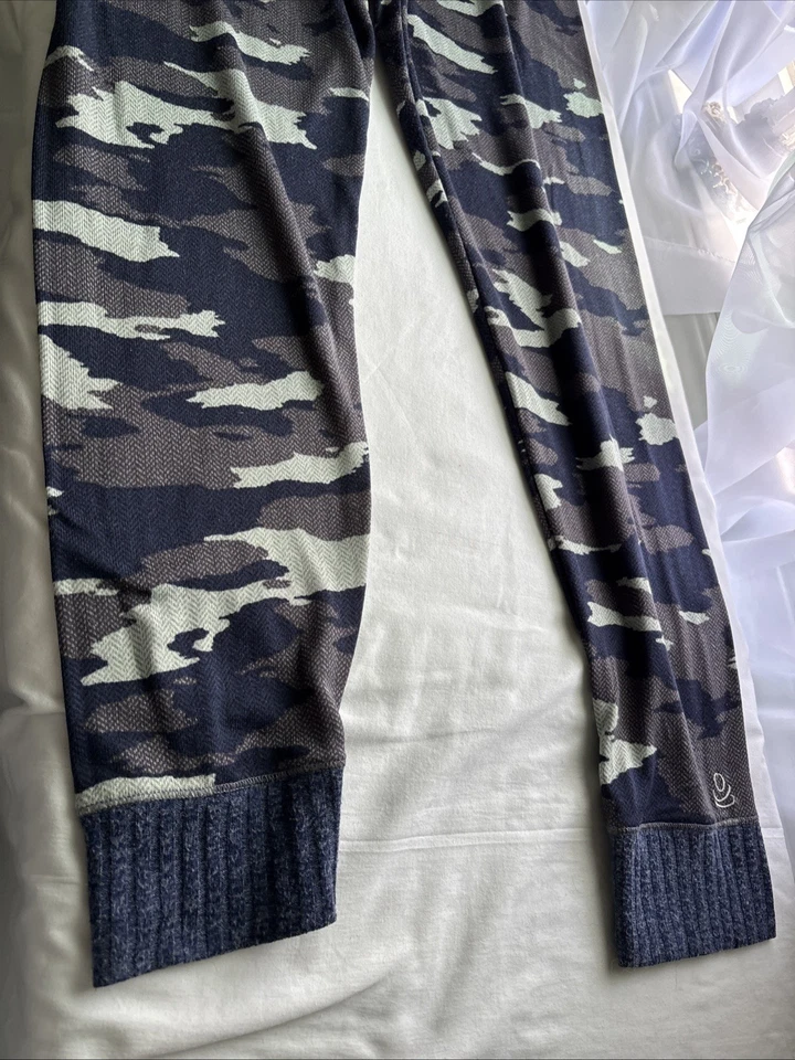 Pantalones de pijama camuflados CuddlDuds para dama talla L en gris marino como nuevo Foto 2 de 4