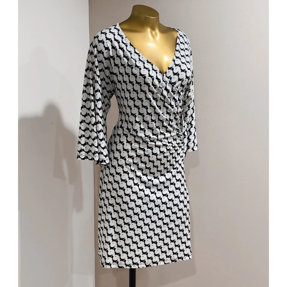 Vestido para mujer Romeo & Julie Couture blanco negro estampado imitación envolvente talla S Foto 2 de 4