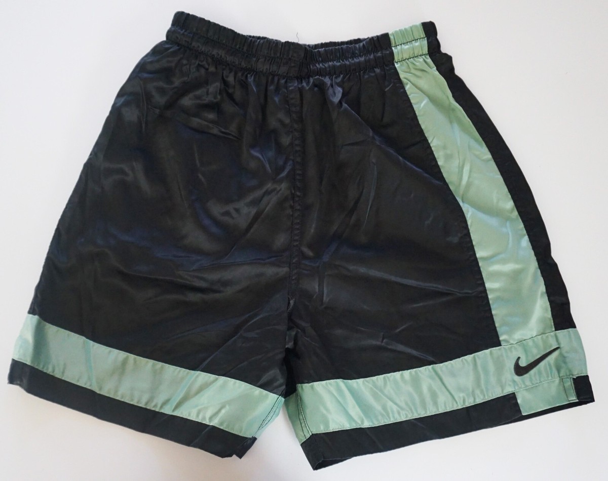 MEN'S NIKE BLACK NYLON SOCCER SHORTS SIZE SMALL