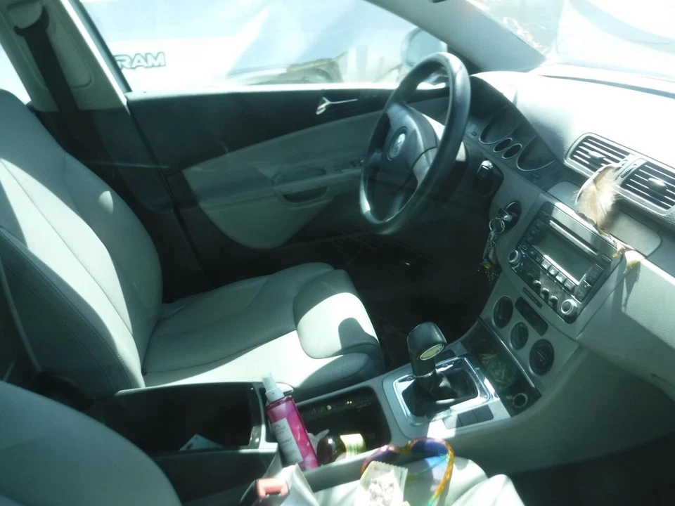 Used Engine Coolant Reservoir fits: 2007 Volkswagen Passat  Grade A - Image 2 of 4