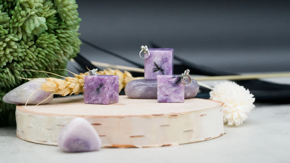 Charoite Silver Plated Alloy Cube Pendant Pointed Corners Crystal Necklace - Image 4 of 4