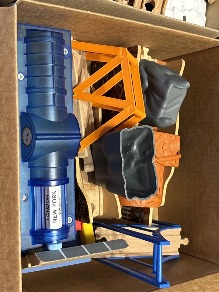 Lote de carros, pistas e extras Thomas And Friends - Imagem 4 de 4