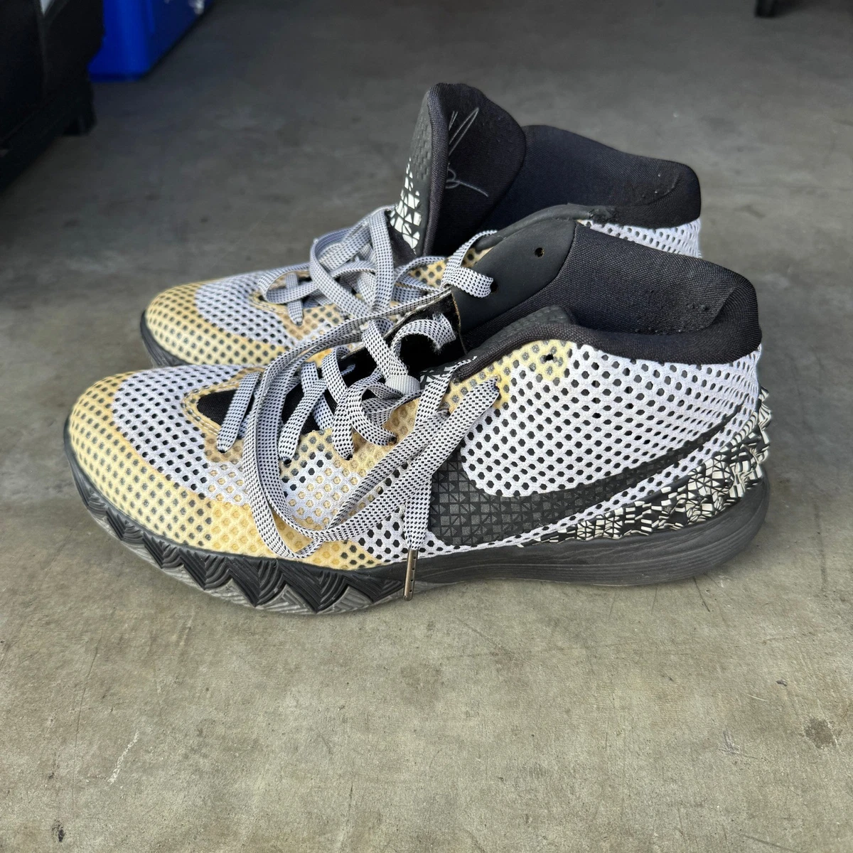 Preços baixos em Nike Kyrie 1 Low Black | eBay