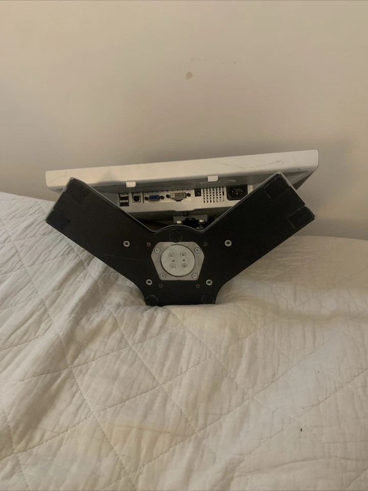 Dell 19-inch LCD Monitor 2010 Works Well - Image 2 of 4