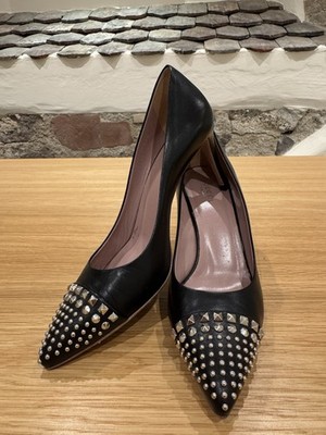 Gucci Pumps Schwarz Leder Nieten Gr. 39,5   Designer High Heels 7,5 cm Absatz